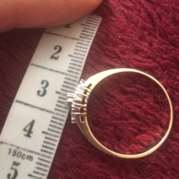 10k gold diamond ring. - Picture 9 of 16